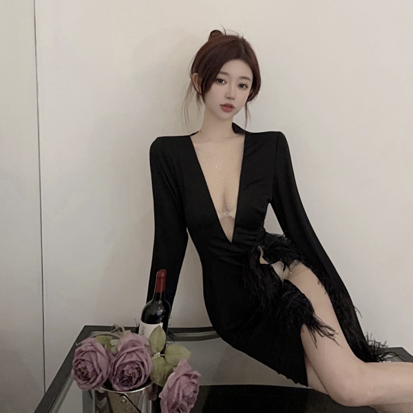 RM24798#新款性感深v羽毛装饰透视修身超短连衣裙