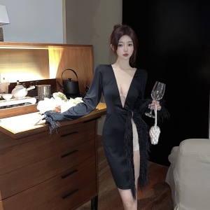 RM24798#新款性感深v羽毛装饰透视修身超短连衣裙