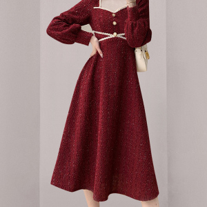 RM24068#红色小香风连衣裙女2023年秋季新款法式方领显瘦订婚长裙