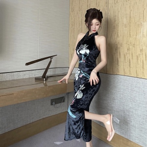 Elegant Hip Wrap Slim Fit Modified Qipao Dress