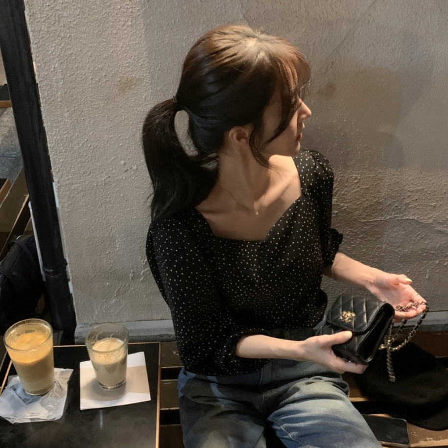 韩国chic法式复古温柔方领露锁骨波点泡泡袖上衣长袖衬衫