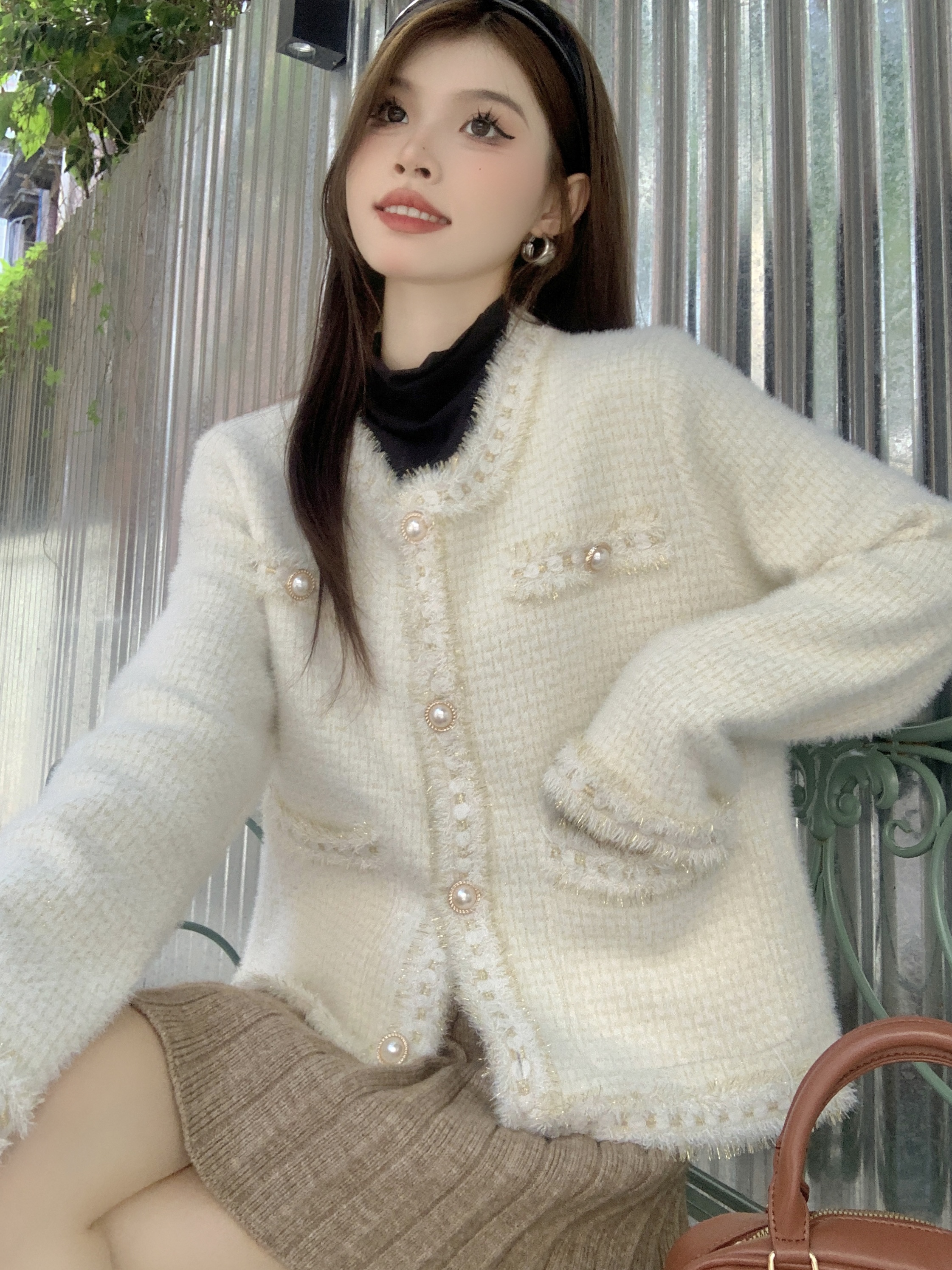 Real shot of new autumn French style white small fragrant cardigan jacket for women with short tops