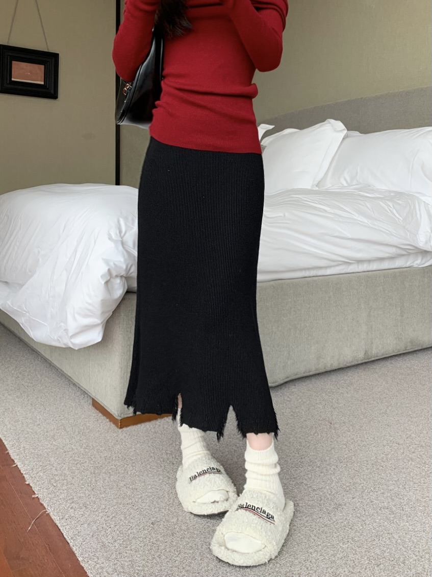 Actual shot of the new Korean style thickened personalized skirt with shredded edges and mustache to look slimming A-line straight mid-length skirt