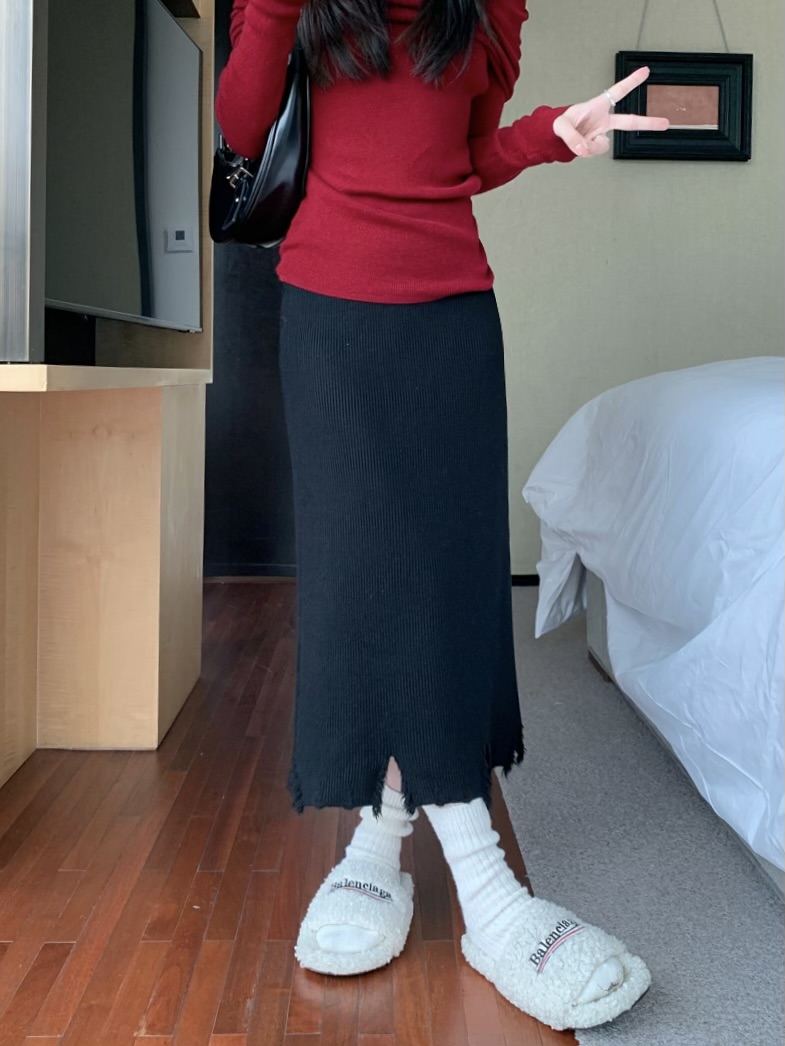 Actual shot of the new Korean style thickened personalized skirt with shredded edges and mustache to look slimming A-line straight mid-length skirt