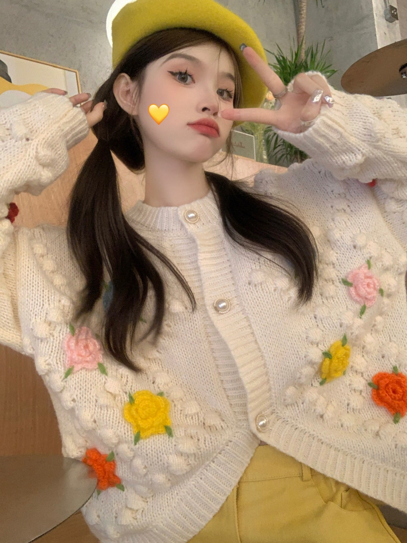 Real shot of sweet age-reducing handmade three-dimensional flower sweater for women, high-end autumn and winter knitted cardigan