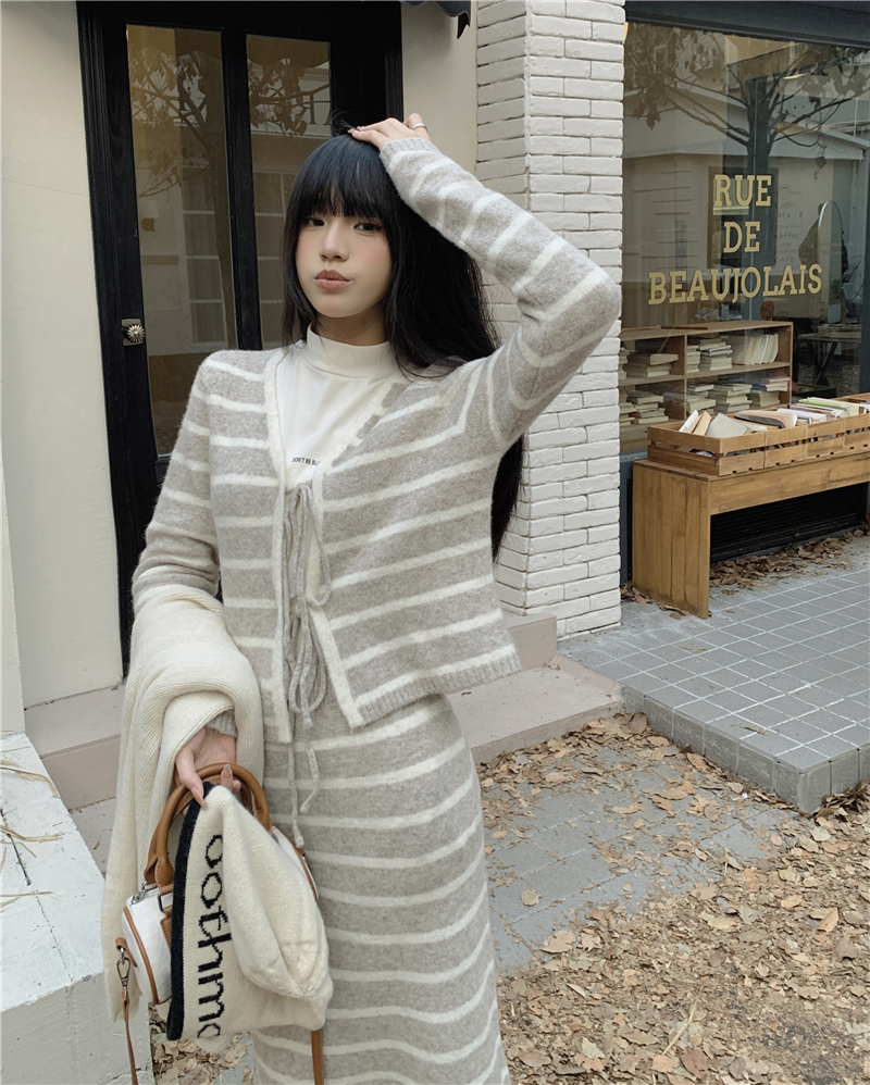 Actual shot of new autumn style~fashionable striped small fragrant cardigan jacket for women slit skirt knitted suit