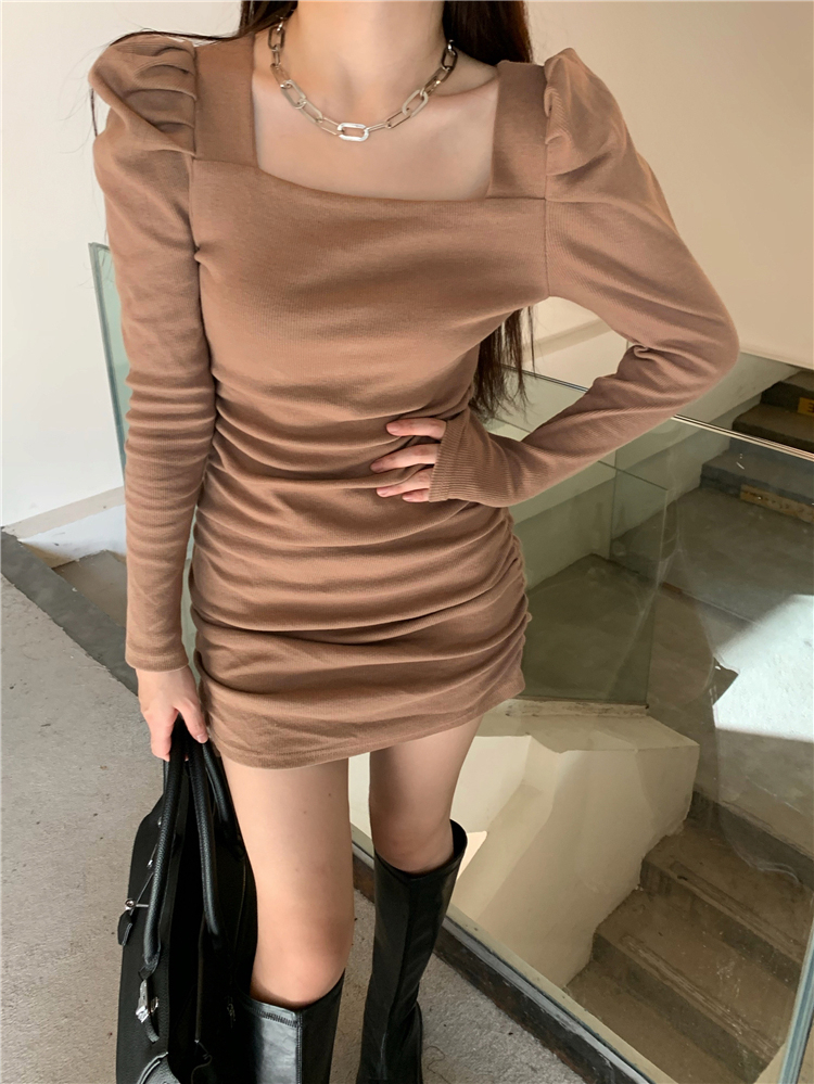 Autumn and winter new square neckline, clavicle exposed, waist slimming, slimming women's dress, pleated tight-fitting hip-hugging bottoming skirt, short skirt