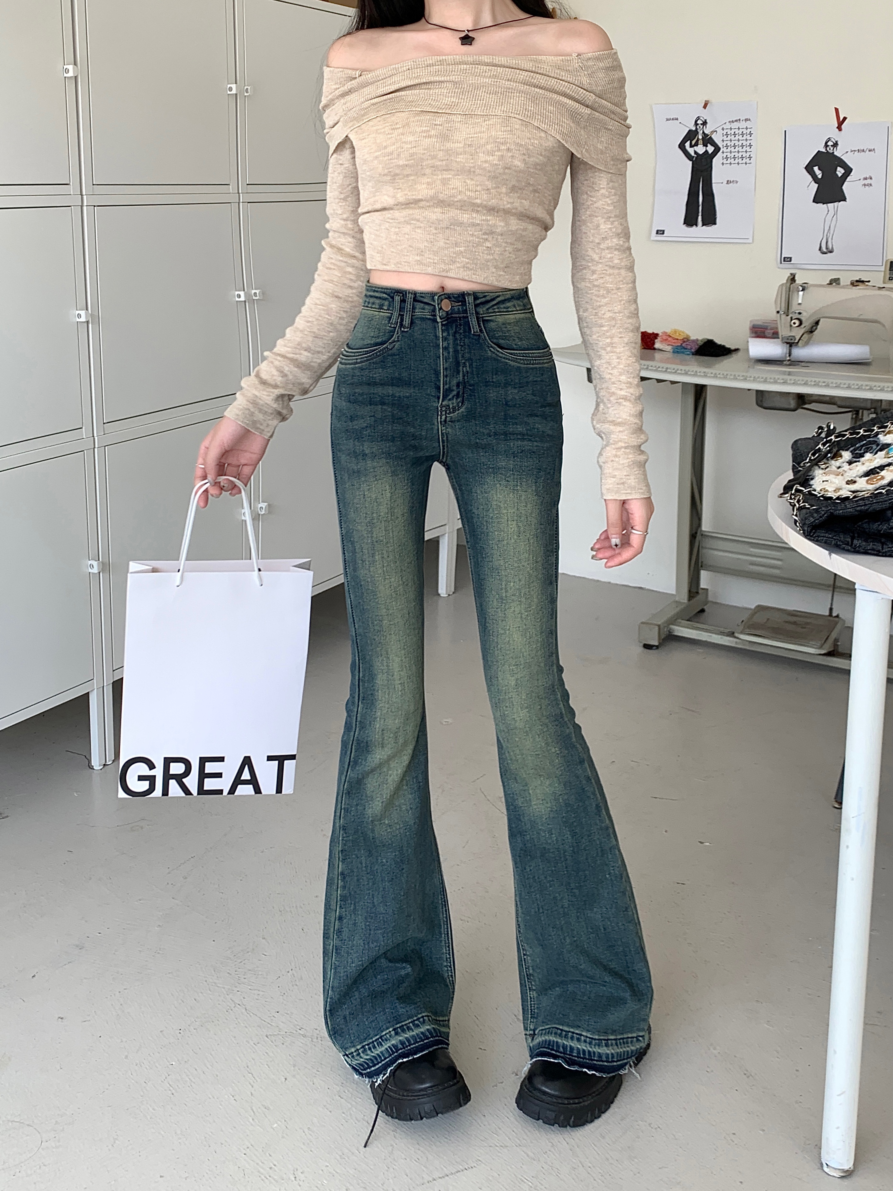 Actual shot ~ hot girl style high-waist slimming raw edge contrasting slightly flared jeans retro blue floor-length trousers