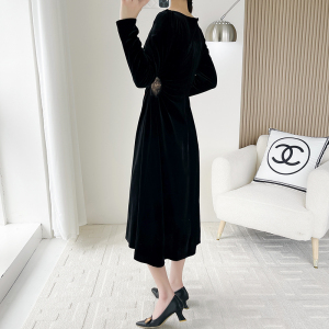 TR58288# 秋冬新款方口领蕾丝拼接镂空丝绒连衣裙气质名媛小黑裙 服装批发女装批发服饰货源