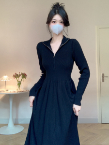 RM25351#黑色修身长袖连衣裙针织裙女秋季新款显瘦大摆裙V领收腰裙