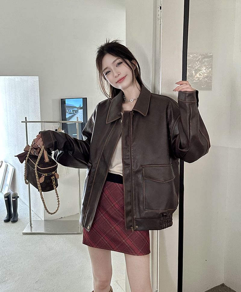 Real shot of retro brown lapel leather jacket, sweet and cool street style loose motorcycle jacket top