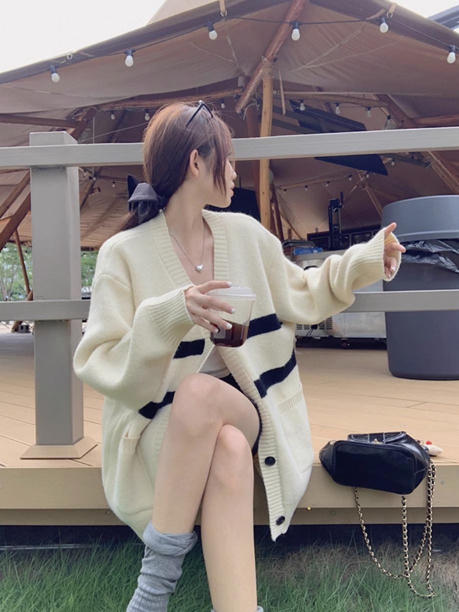 韩版学院风针织开衫女秋季新款撞色V领条纹减龄慵懒上衣
