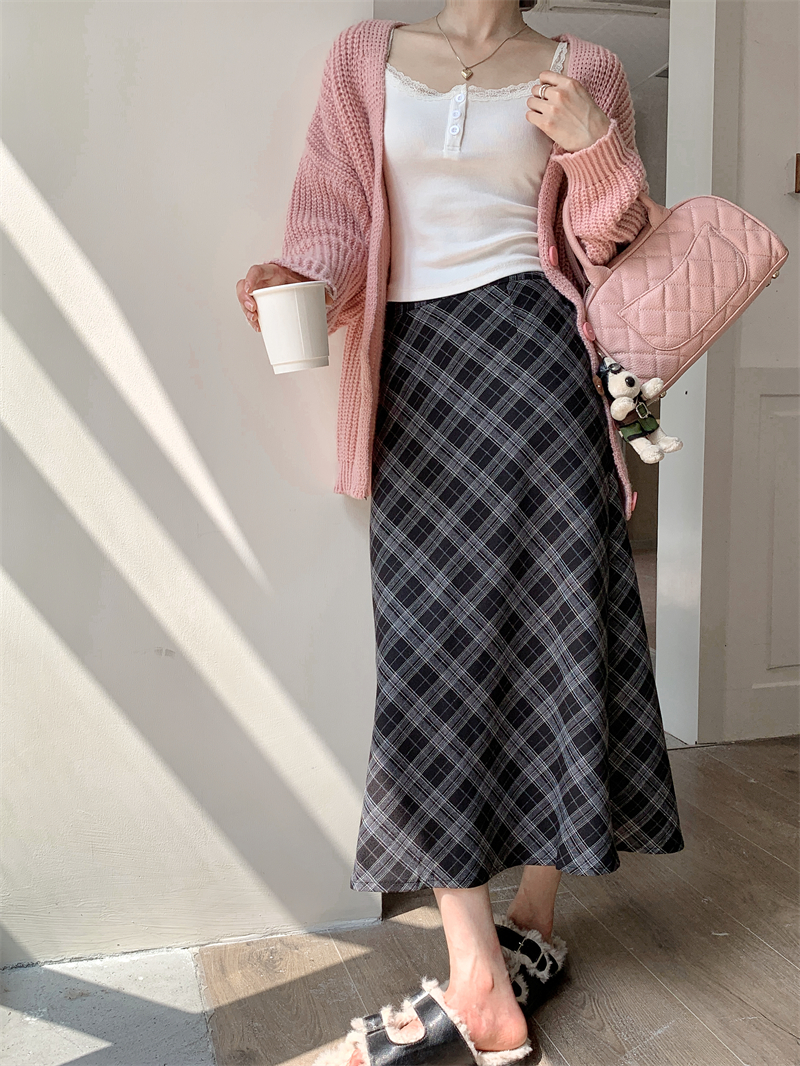 Actual shot of plaid mid-length skirt, new autumn style breast-type skirt with Maillard style design