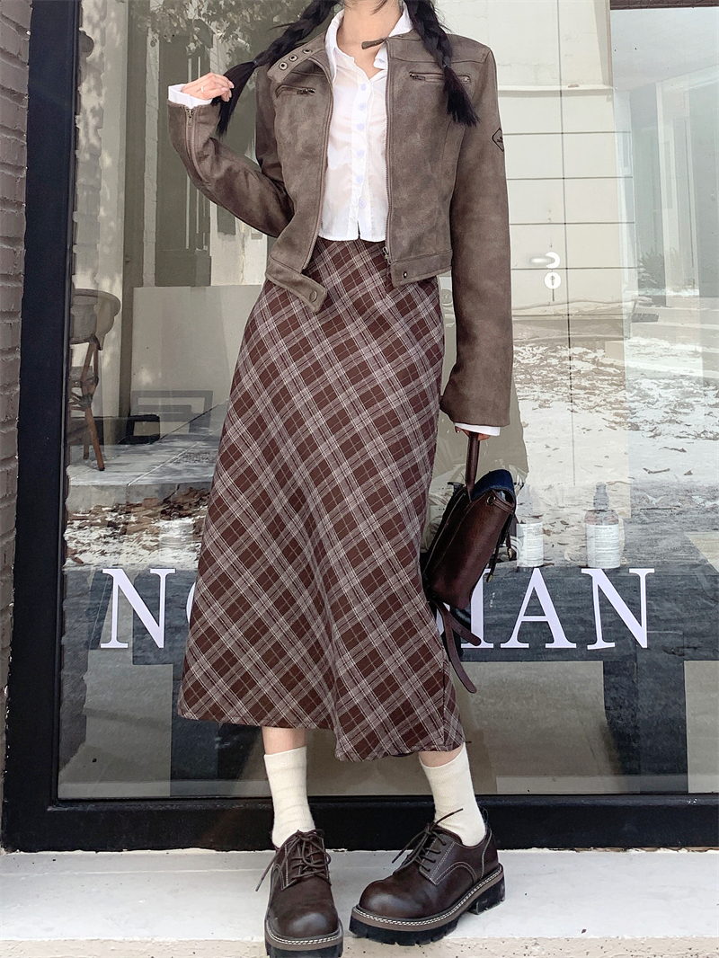 Actual shot of plaid mid-length skirt, new autumn style breast-type skirt with Maillard style design