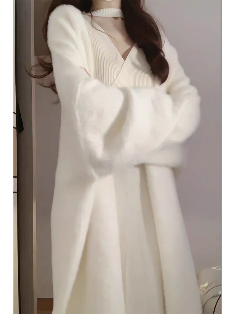 秋冬季新款小个子茶系穿搭中长款白色水貂毛毛衣连衣裙两件套装女