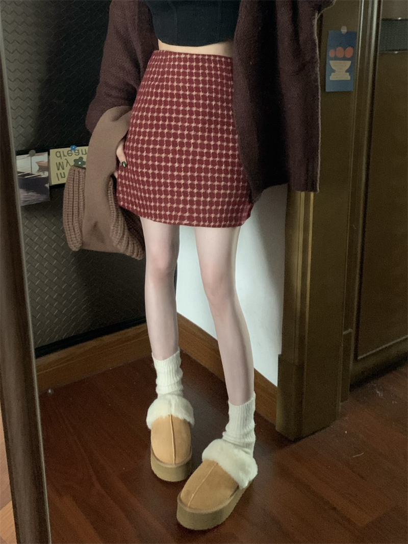 Real shot of autumn and winter retro woolen red plaid small fragrant gold silk skirt slimming A-line skirt short skirt