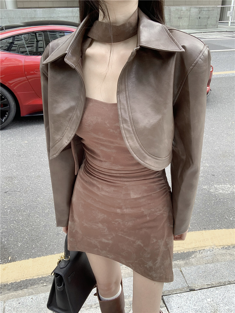 Real shot of Medela wearing a retro short leather jacket + irregular tie-dyed tube top dress
