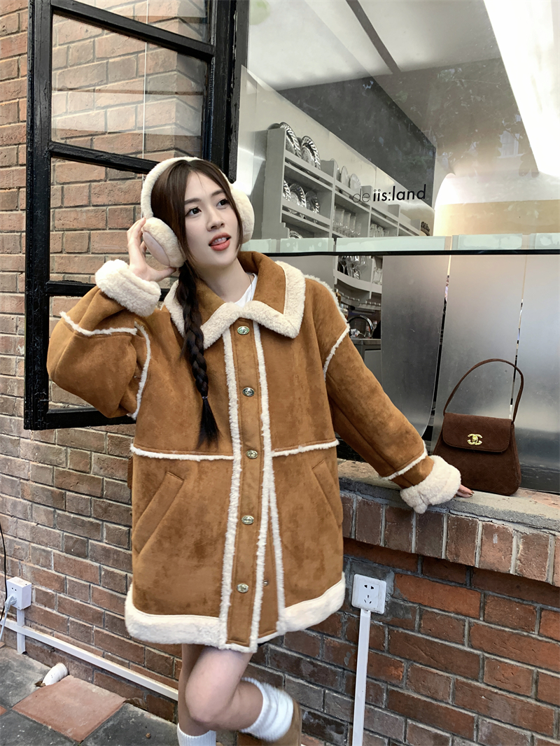 Real shot of winter sheep tendon fur one-piece jacket for women with velvet and thickened imitation lamb hair design fur