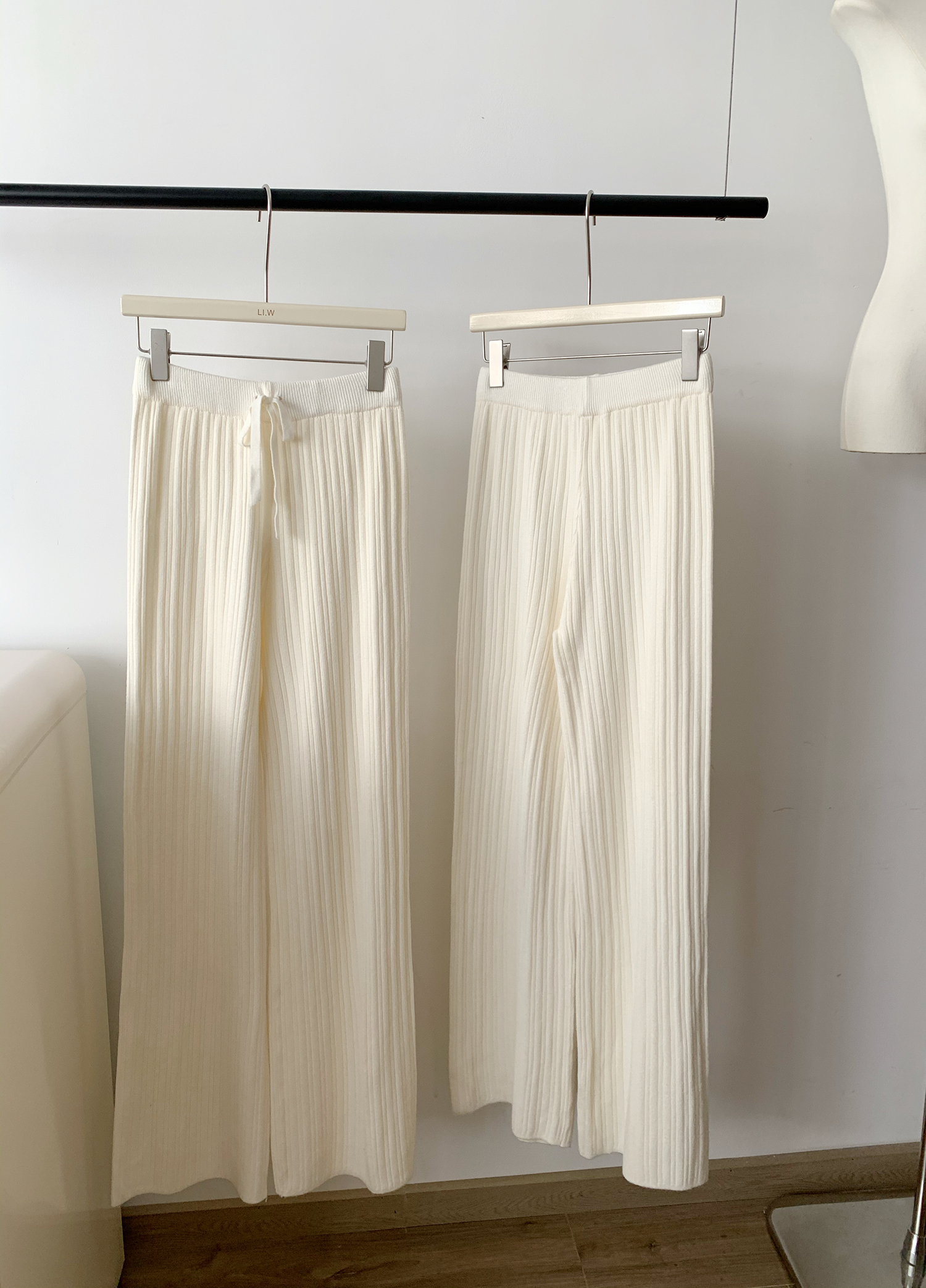 The drapey pants iuu sisters are looking for~White knitted wide-leg pants for women in autumn and winter high-waisted drawstring versatile floor-length trousers