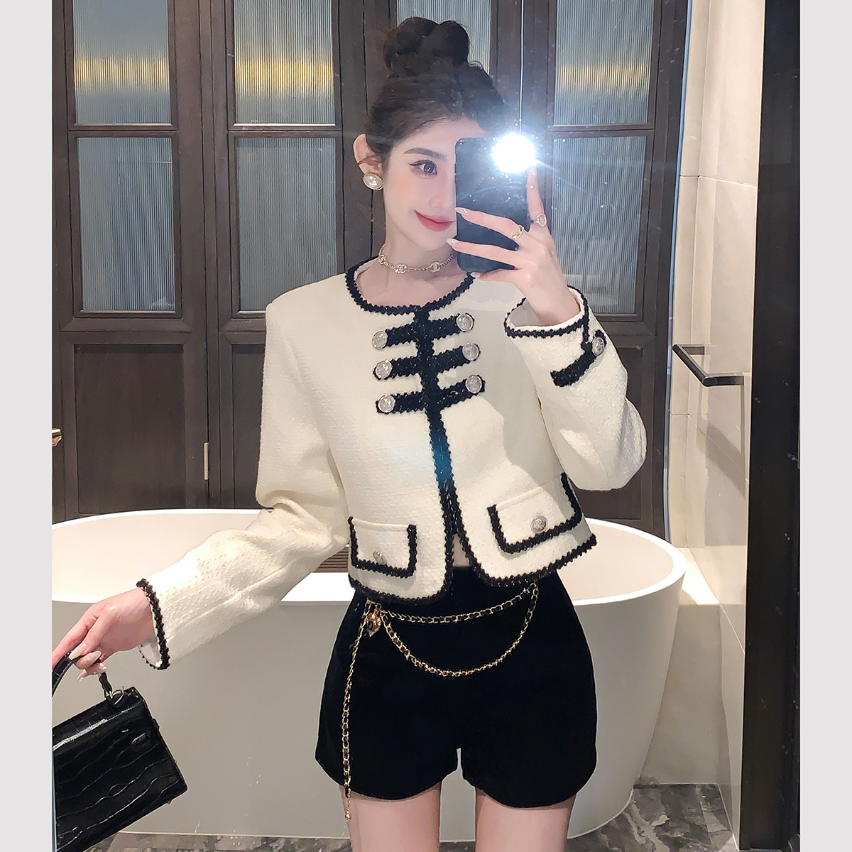 Actual shot of a fragrant style high-end contrasting color splicing small fragrant style slimming short jacket