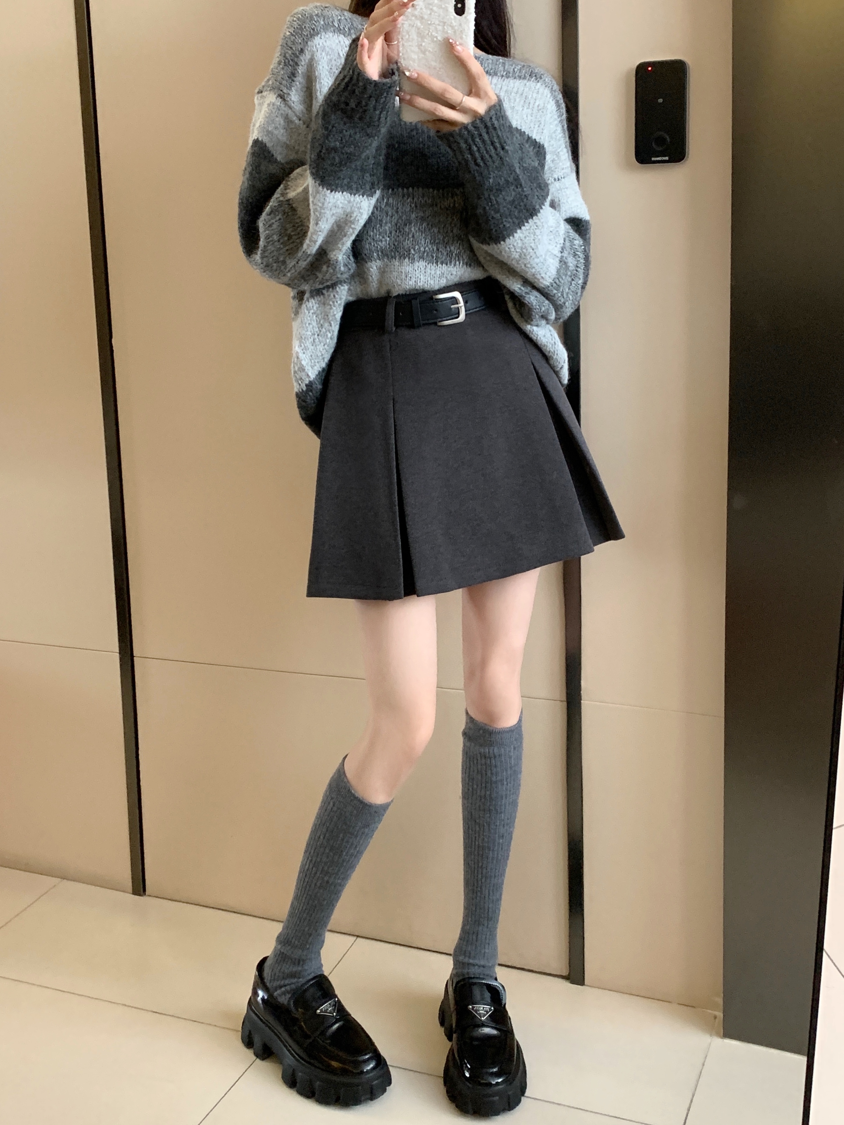實拍灰色毛呢半身裙女秋冬2025新款百褶裙a字包臀短裙高腰裙子女