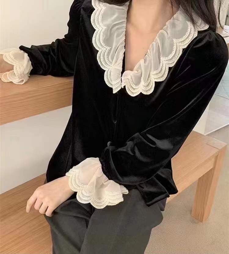 韩国秋季ins丝绒花苞袖衬衫女黑色设计感花瓣领蕾丝拼接上衣