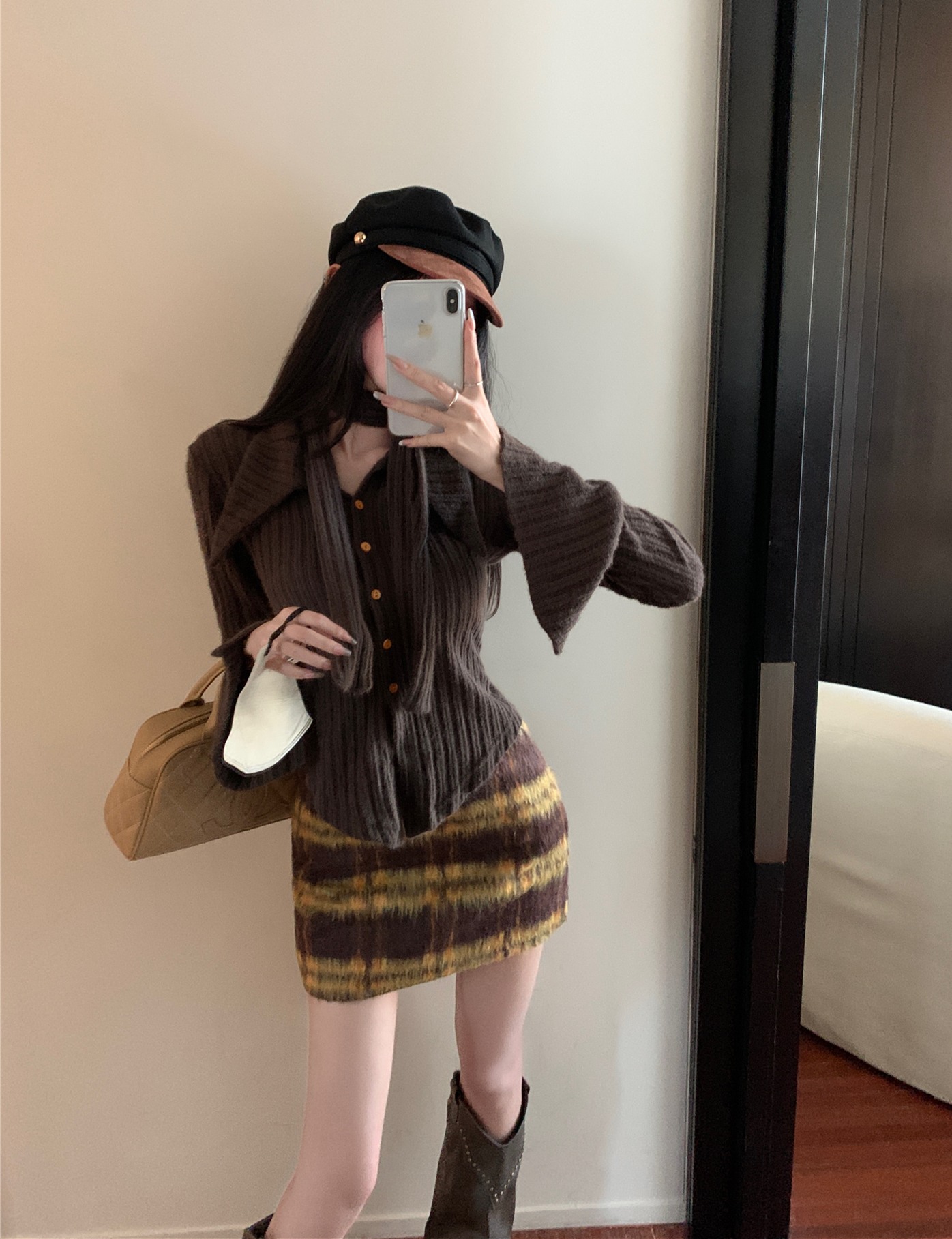 Actual shot ~ French V-neck single-breasted waist slimming knitted cardigan + high-waisted plaid hip-covering skirt