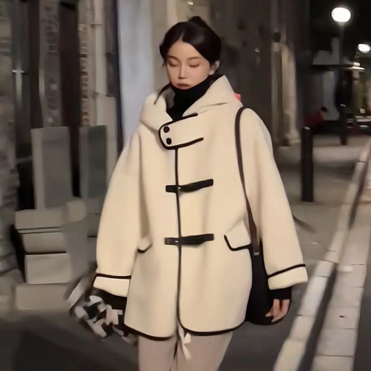 Hepburn style white buttoned woolen coat for women autumn and winter 2023 new Korean style high-end short woolen coat