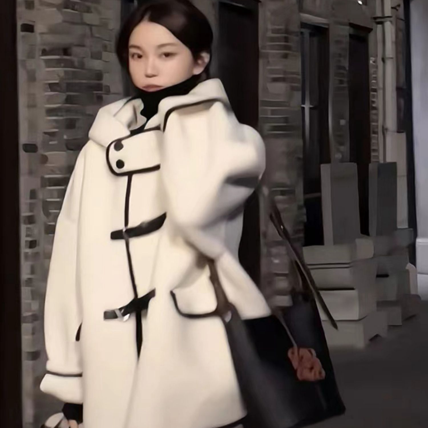 Hepburn style white buttoned woolen coat for women autumn and winter 2023 new Korean style high-end short woolen coat