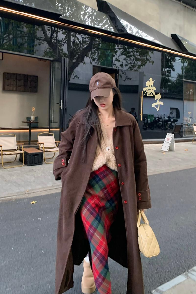 Actual shot of the new autumn and winter thickened and warm mid-length Maillard wear brown jacket, windbreaker top for women