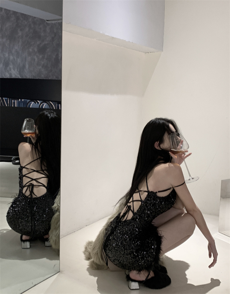 實拍實價 辣妹絲絨亮片露背吊帶連衣裙短款