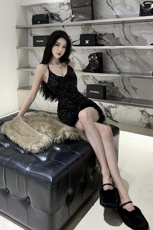 實拍實價 辣妹絲絨亮片露背吊帶連衣裙短款