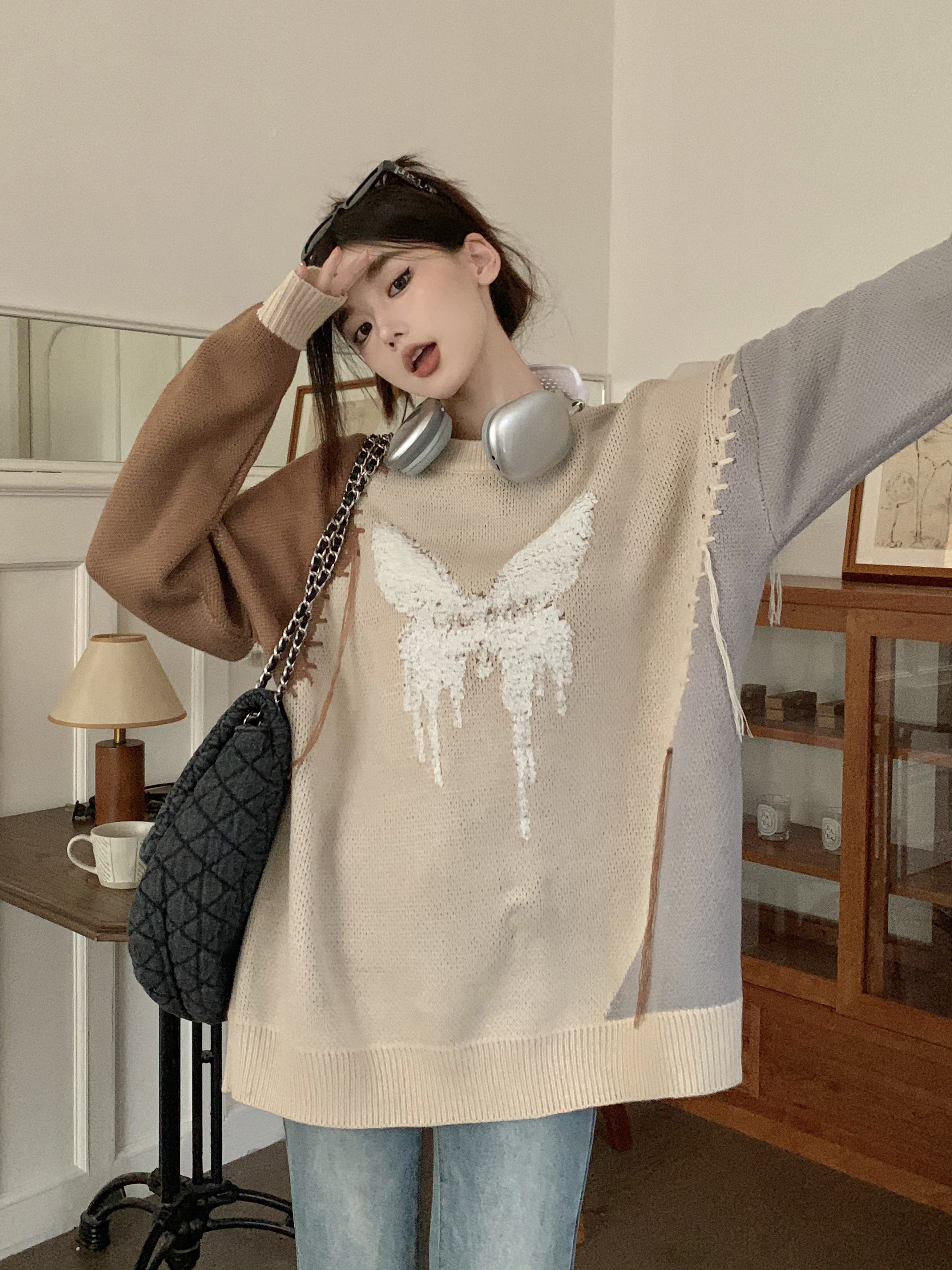 Real shot of large size original design, unique contrasting color American knitted sweater mid-length top