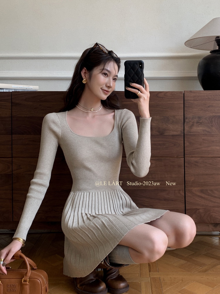 French style minimalist style square collar sweet and spicy knitted dress autumn and winter new slim fit waist slimming inner skirt