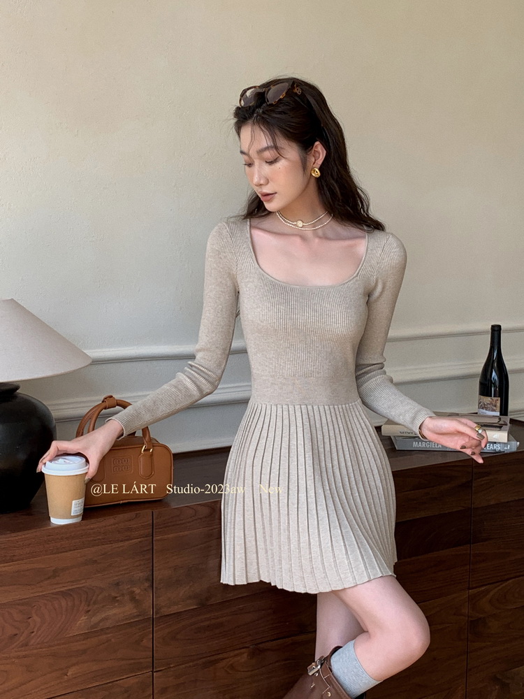 French style minimalist style square collar sweet and spicy knitted dress autumn and winter new slim fit waist slimming inner skirt