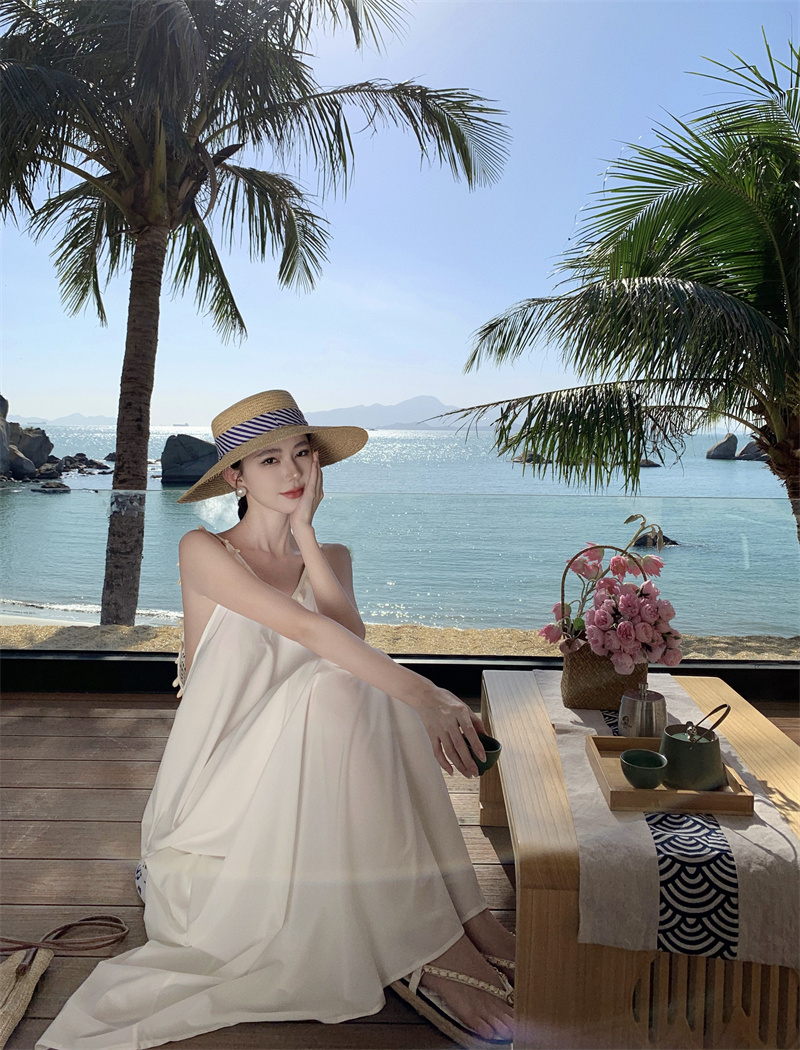 白色寬松V領海邊沙灘露背度假風貝殼吊帶連衣裙長裙女有里布