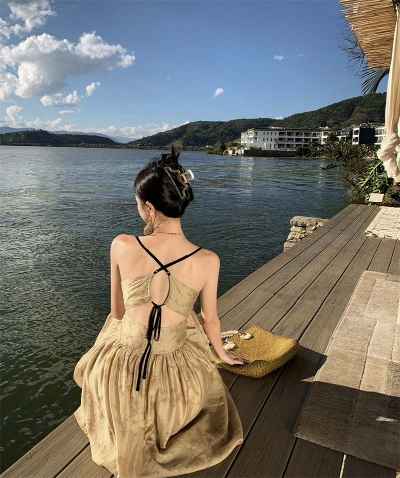侘寂風水墨系復古宮廷油畫高級感印花高腰顯瘦吊帶長裙女連衣裙