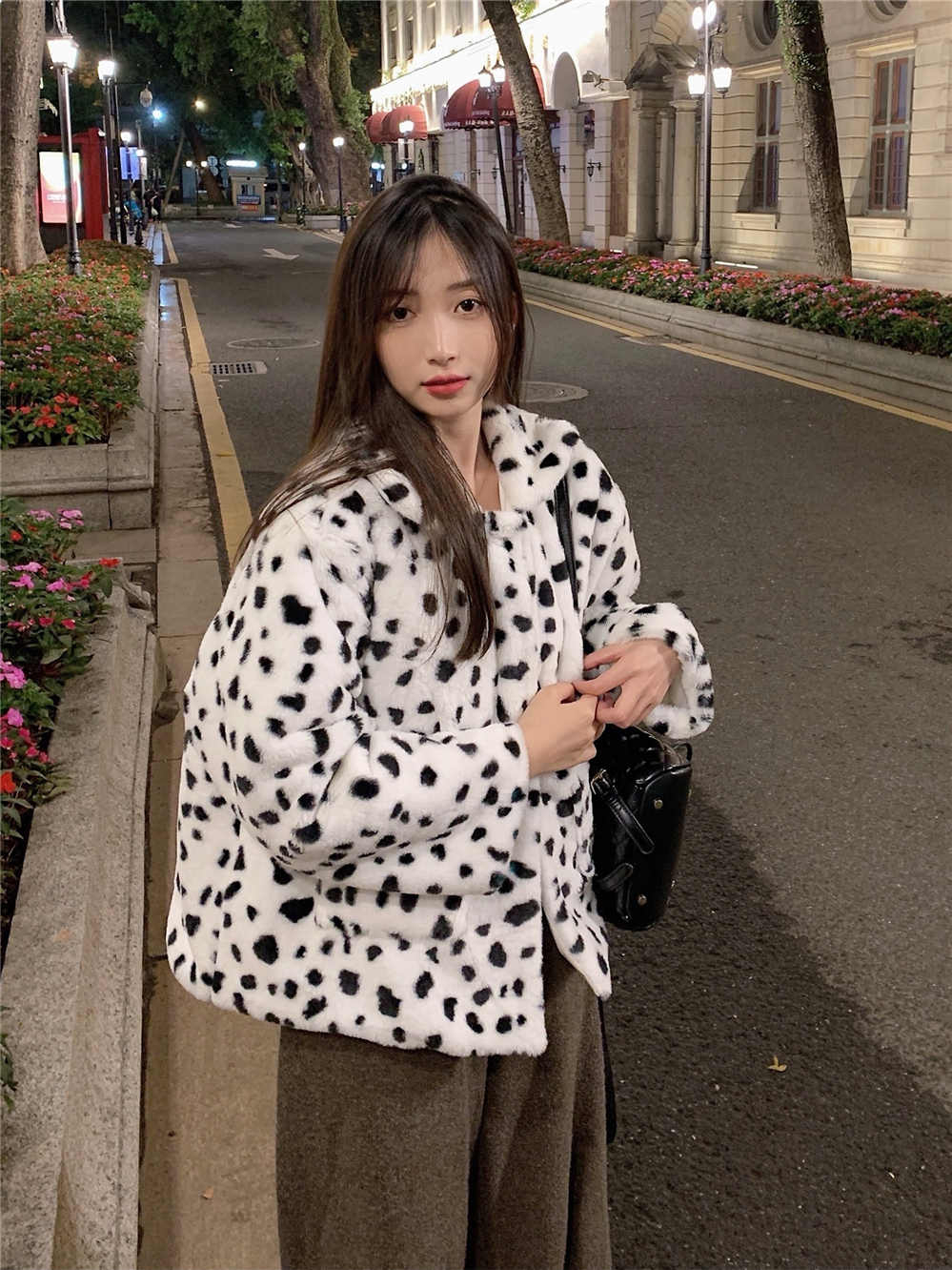 Real shot of winter lamb wool imitation fur jacket for women, fashionable irregular polka dot loose short thickened plush top