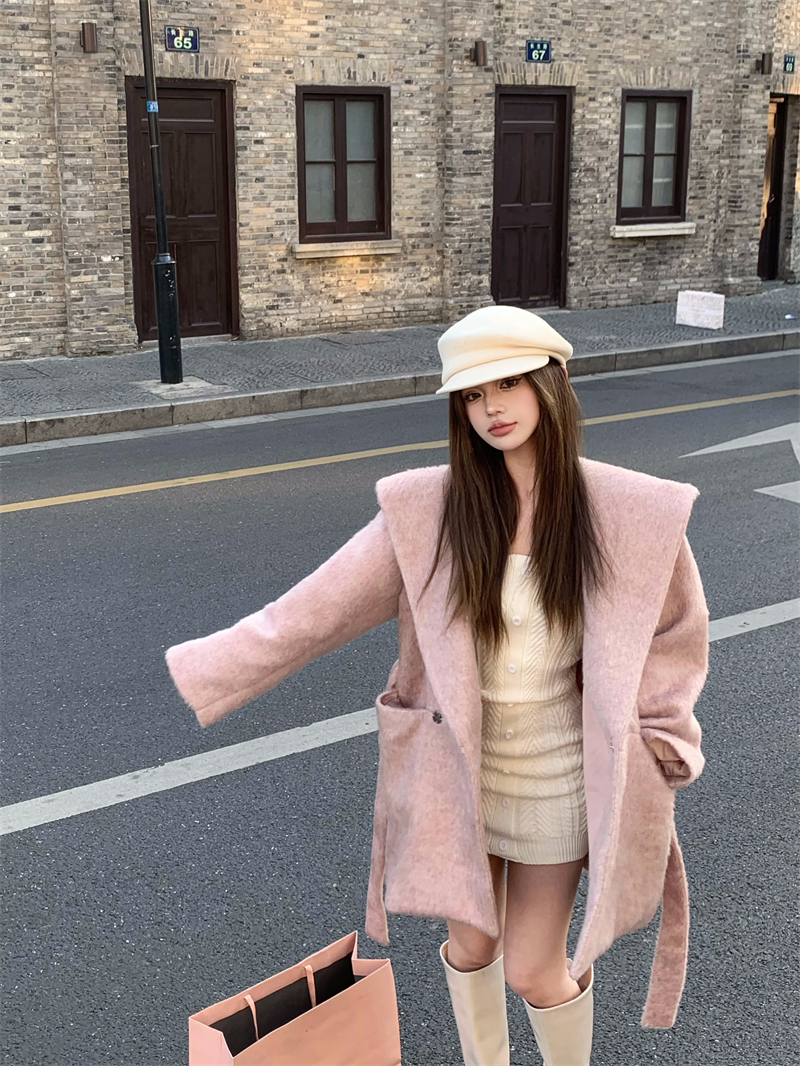 Actual shot of autumn and winter atmosphere, loose and warm matte pink woolen hooded coat, cardigan