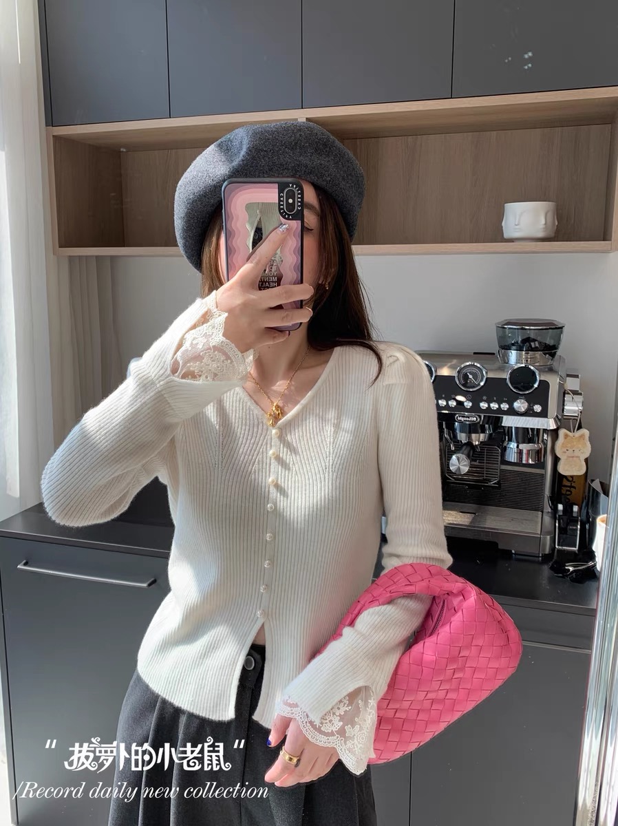 All-wool V-neck lace splicing knitted bottoming shirt for women  winter new style Korean style versatile top trendy