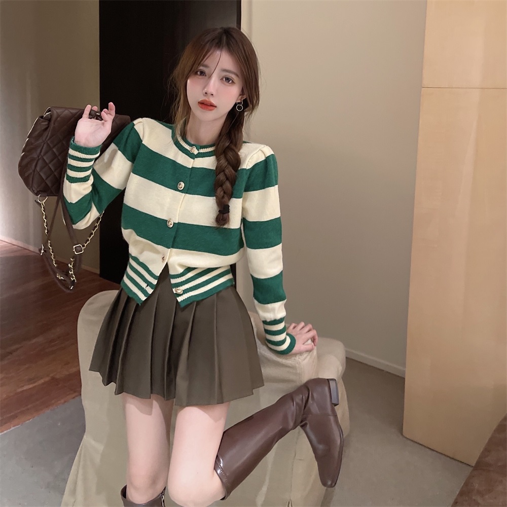 Real shot!  New retro contrast striped long-sleeved loose outer cardigan small fragrant style knitted jacket top