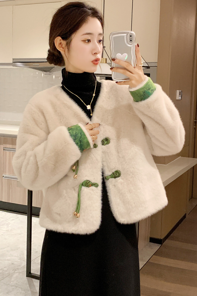 Fur coat for women 2023 autumn and winter new thickened fur one-piece retro buckle light national style coat