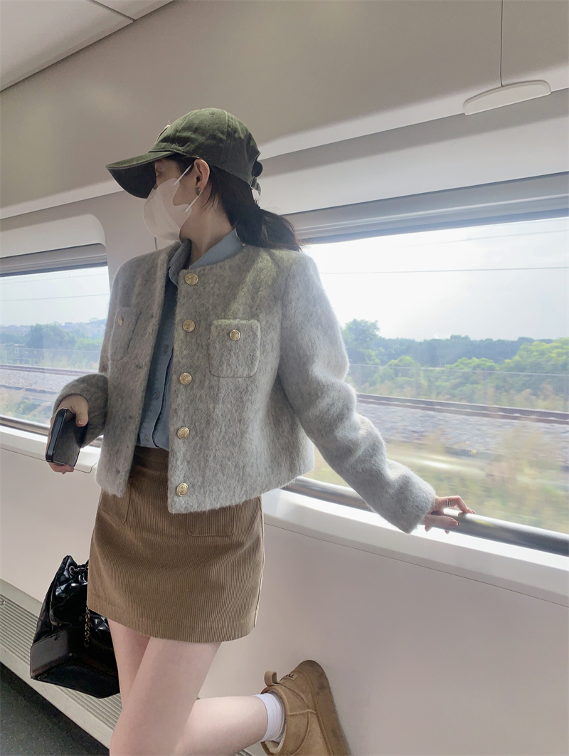 Actual shot ~ gray quilted jacket and corduroy skirt two-piece set