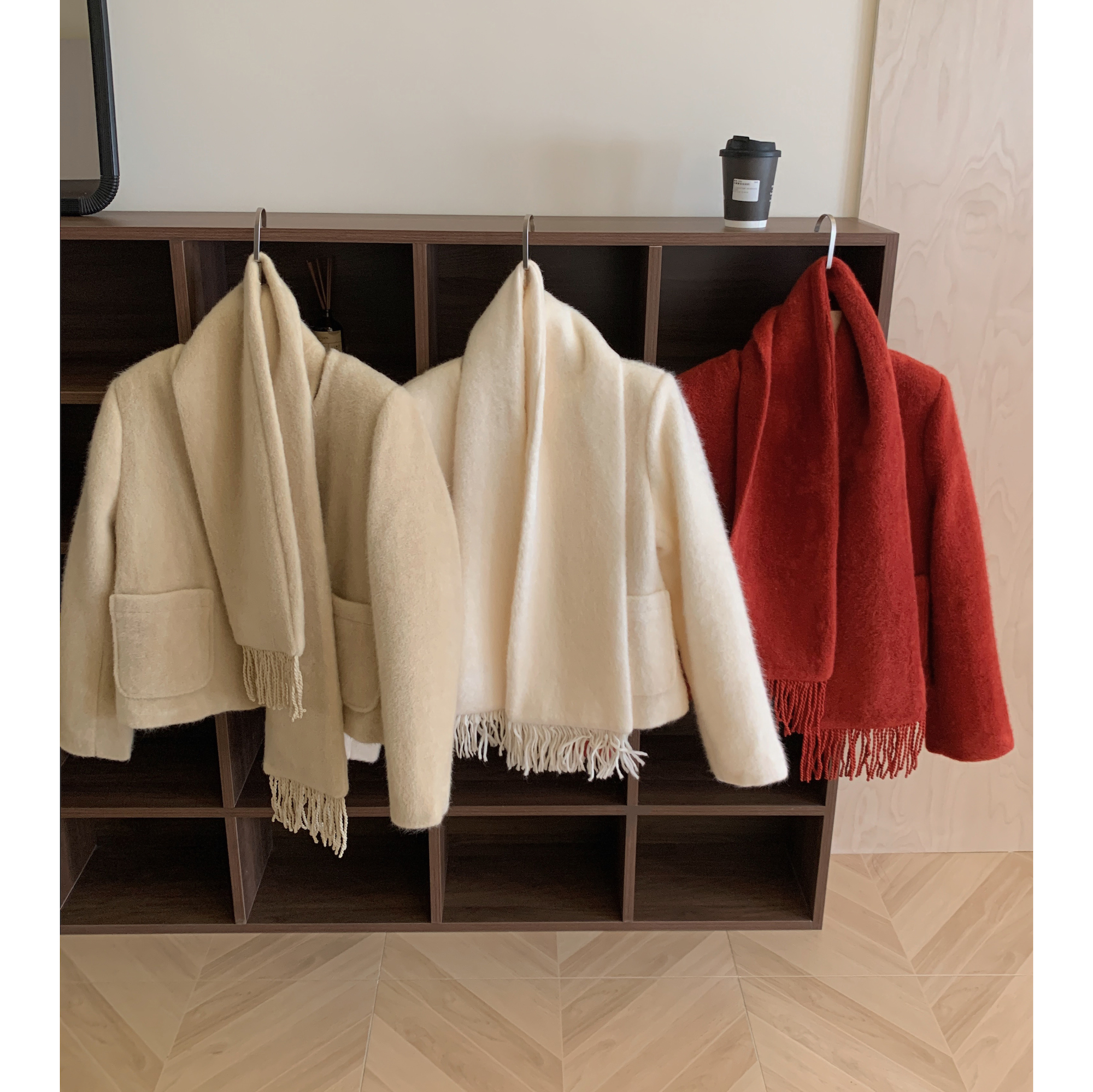 Actual shot of French-style woolen coat, thickened with cotton, small fragrant style short coat with scarf