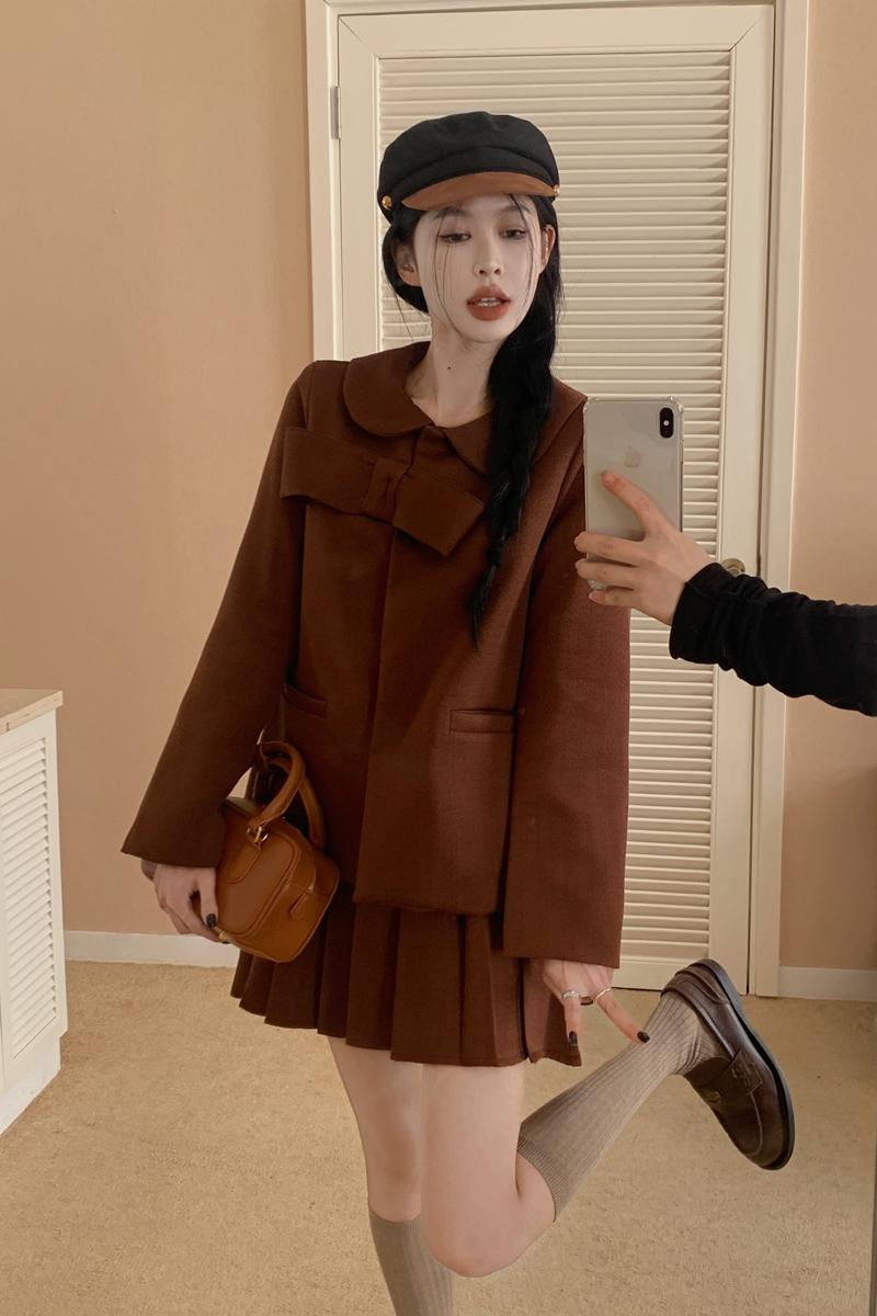 Real shot Meralda brown respective college style suit autumn and winter delicate coat pleated skirt two-piece set for women
