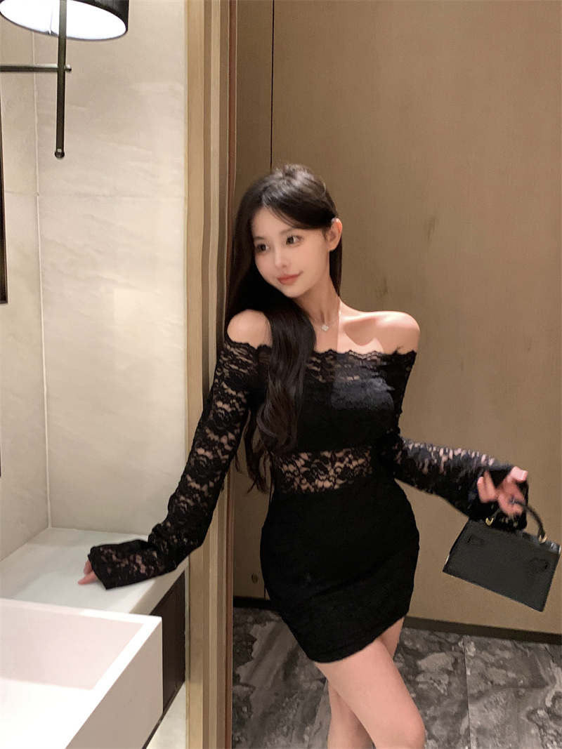 Actual shot of new autumn and winter one-shoulder pure lust lace trumpet sleeves sexy waist-hugging short skirt