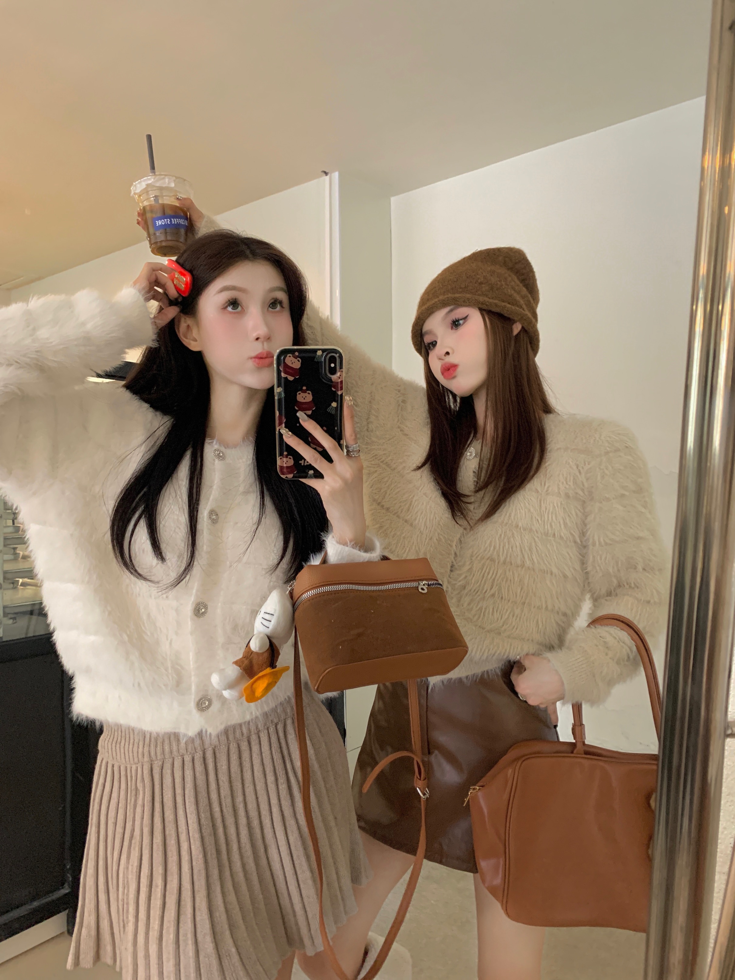 Actual shot of winter mink fur round neck knitted thickened warm and stylish long hair sweater with small fragrant style jacket