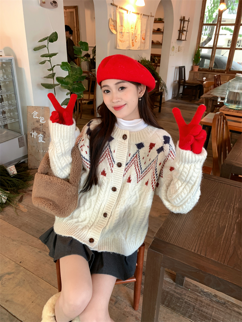 Actual shot of soft waxy pink sweater jacket for women in autumn and winter retro jacquard niche design temperament twist knitted cardigan