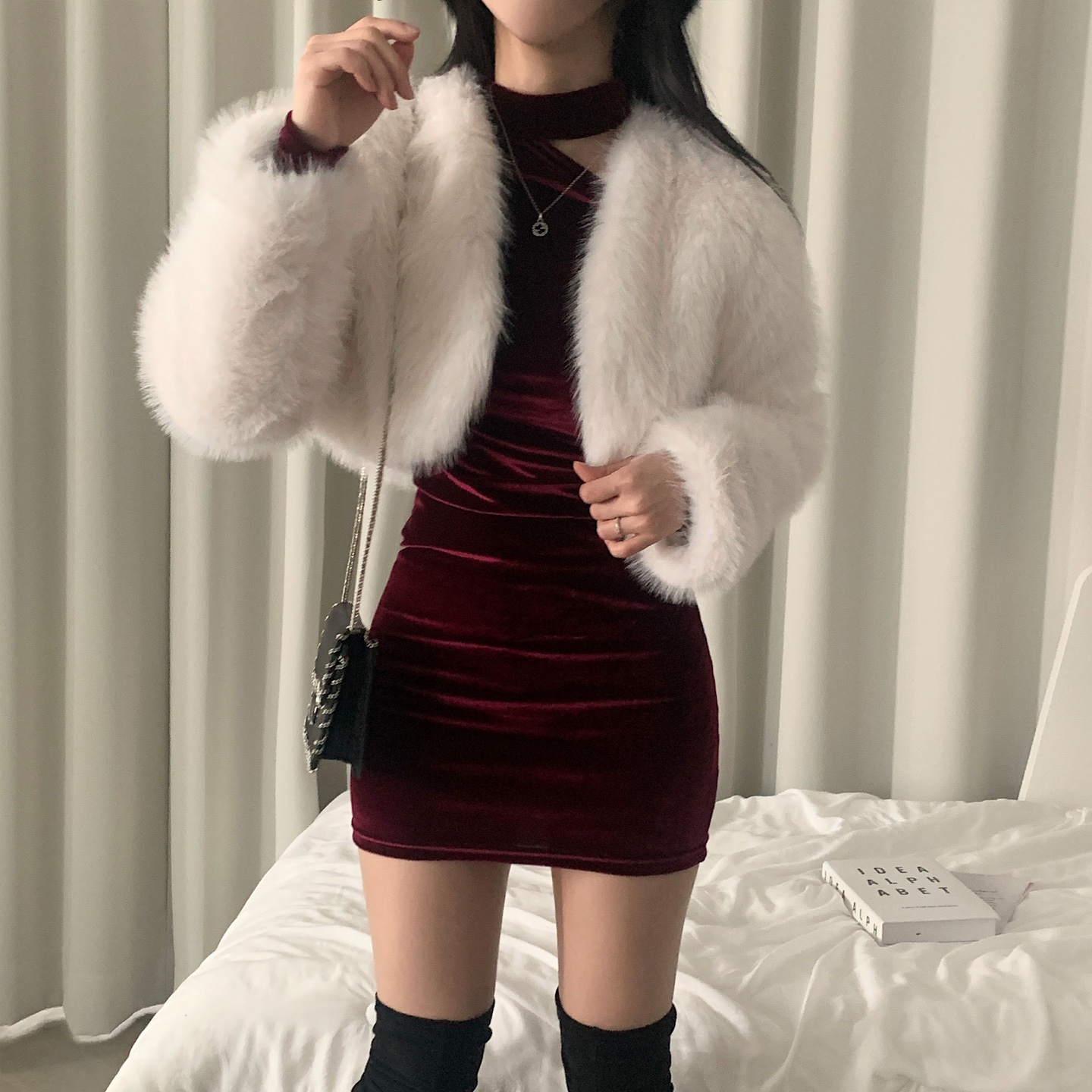 韩国chic冬日气质设计感露肩短裙丝绒连衣裙