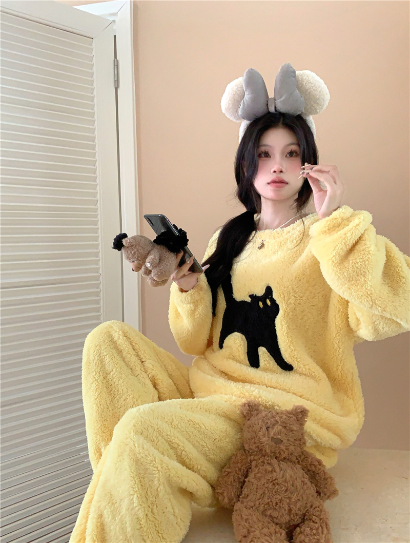 Actual shot of coral velvet pajamas for women winter style cute kitten thickened flannel home clothes set